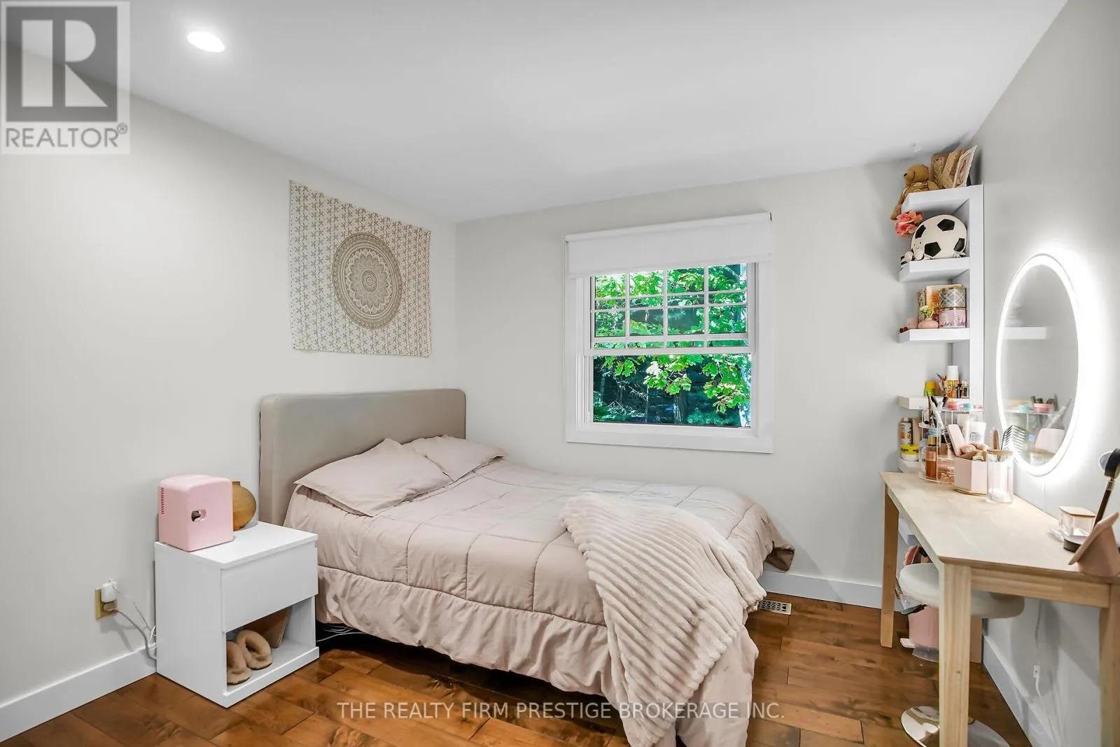 15 ROCKFORD CRESCENT