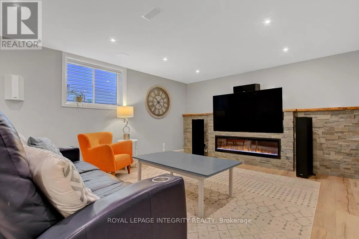 165 SALTSPRING PRIVATE