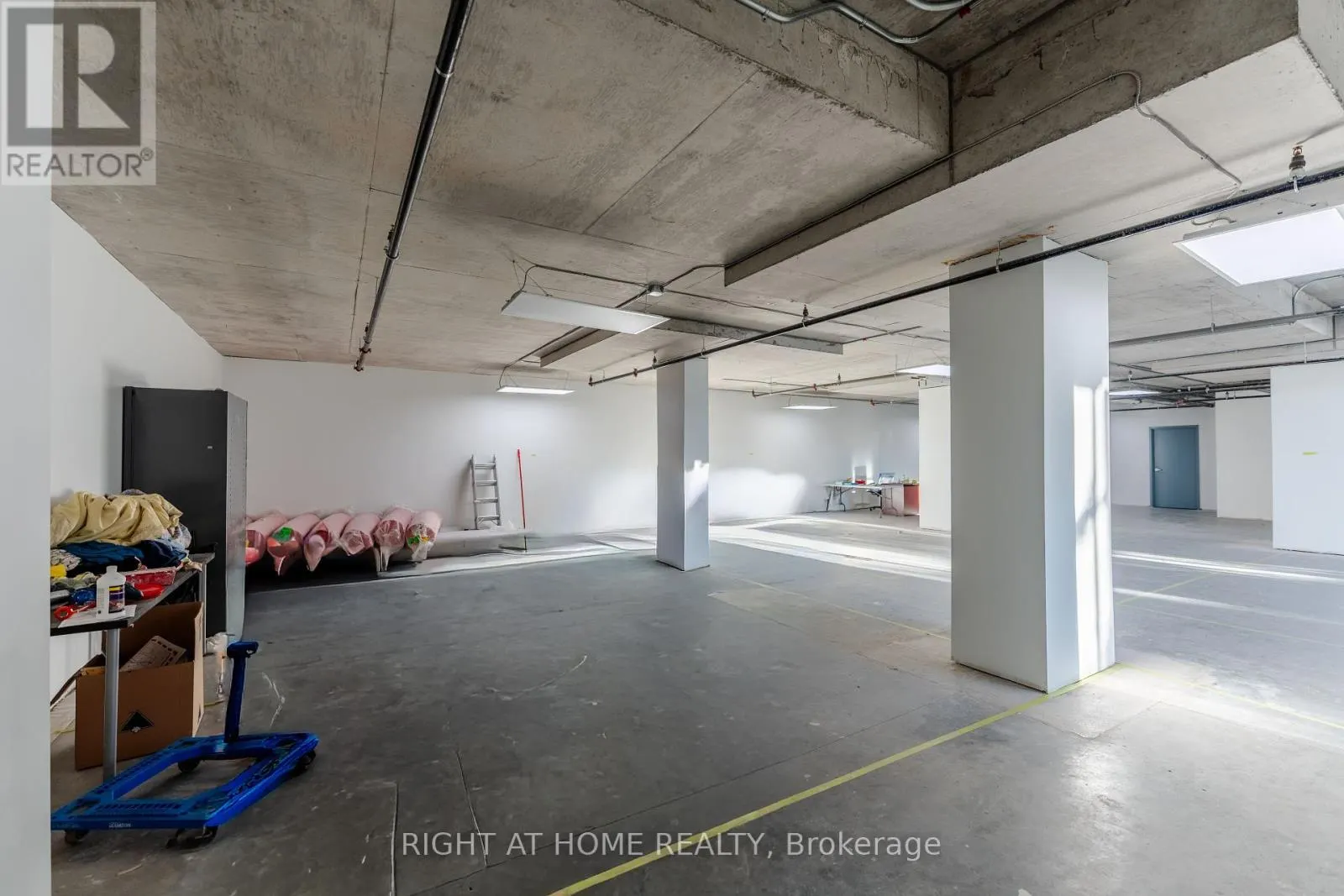 101 - 1637 BANK STREET