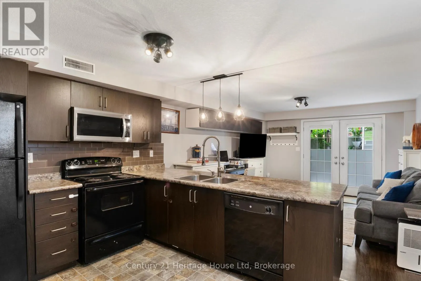 56 - 35 MOUNTFORD DRIVE, #56