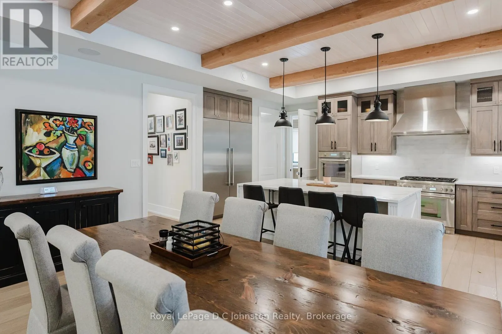28 LAKESIDE WOODS CRESCENT