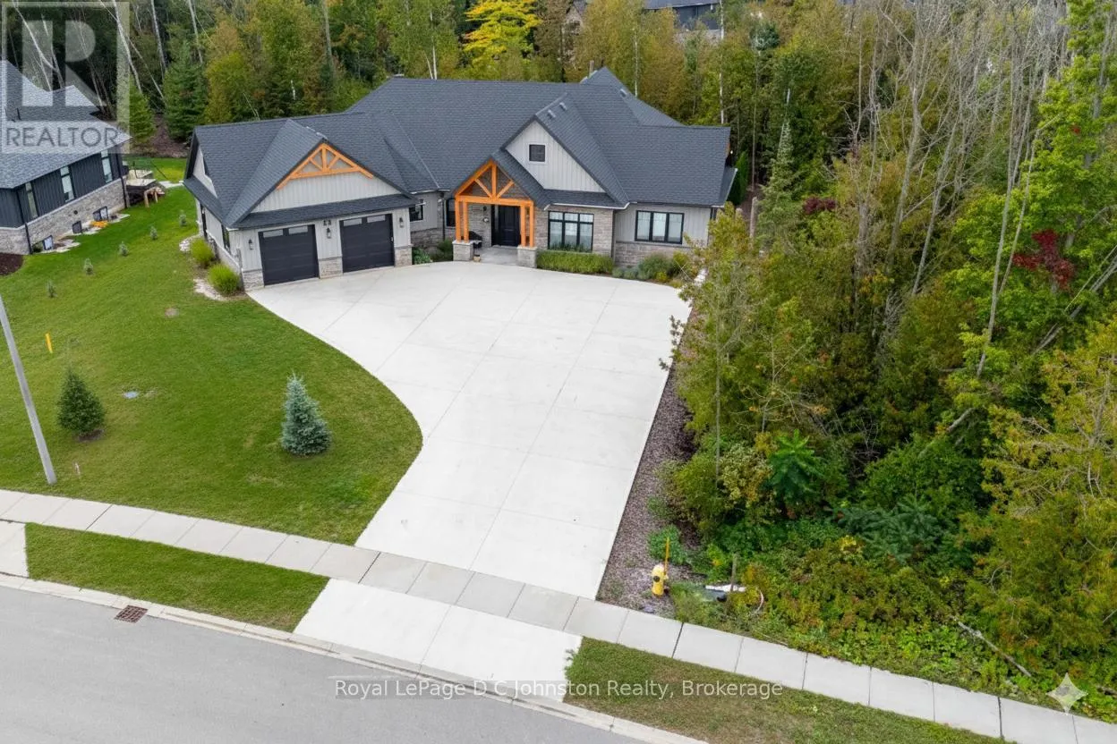 28 LAKESIDE WOODS CRESCENT