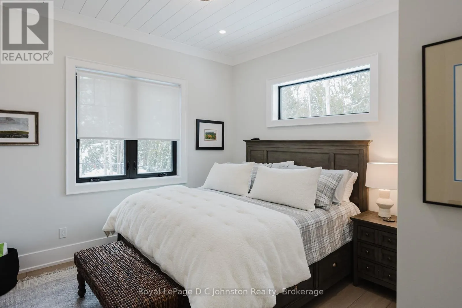 28 LAKESIDE WOODS CRESCENT