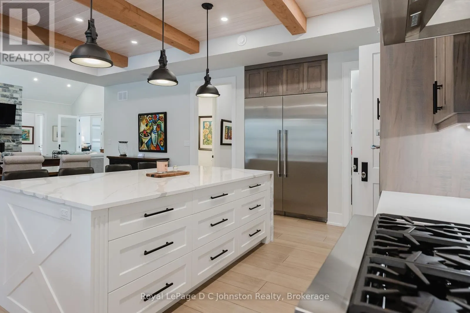28 LAKESIDE WOODS CRESCENT