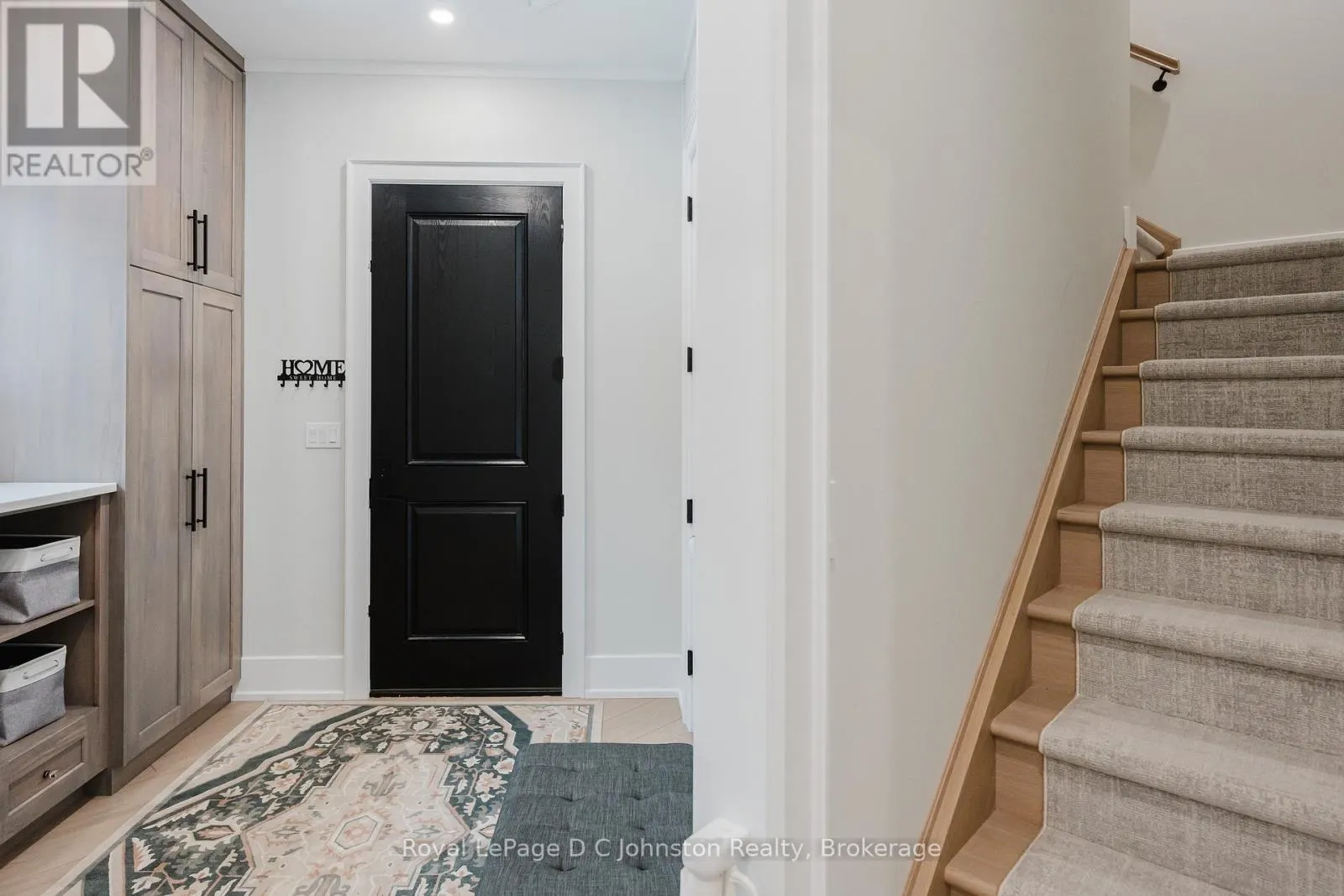 28 LAKESIDE WOODS CRESCENT