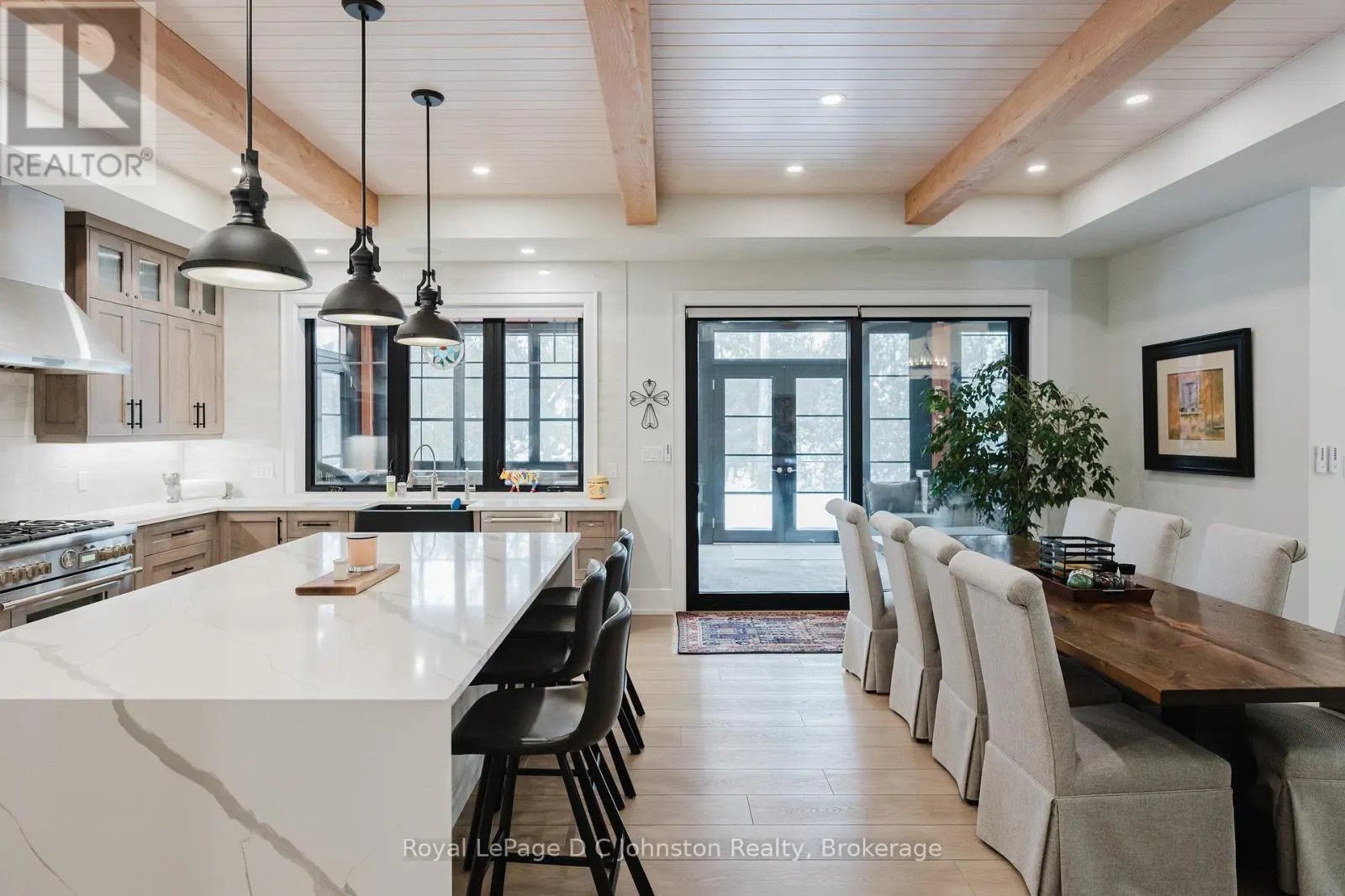 28 LAKESIDE WOODS CRESCENT
