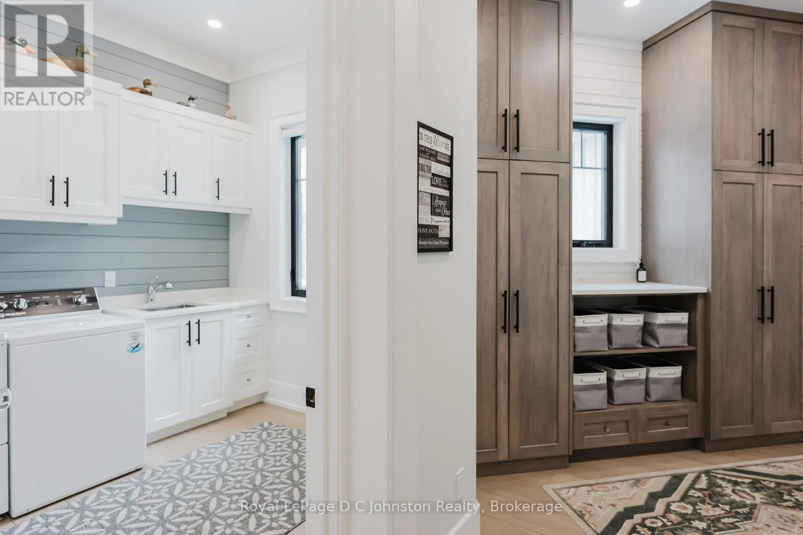 28 LAKESIDE WOODS CRESCENT