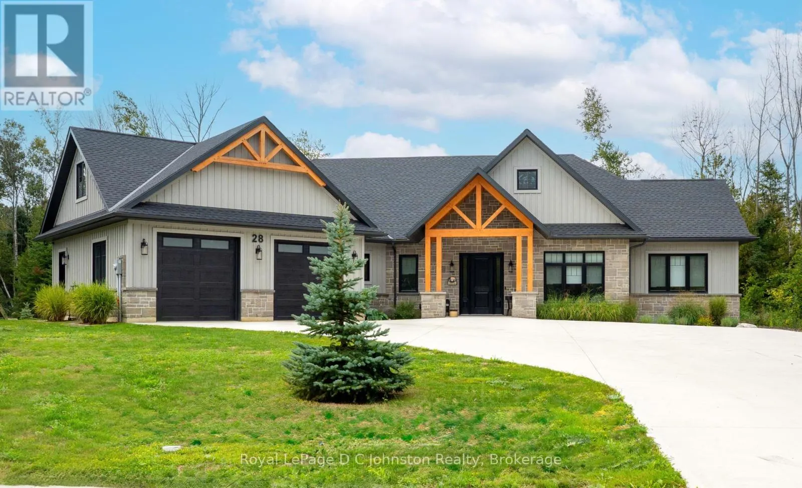 28 LAKESIDE WOODS CRESCENT