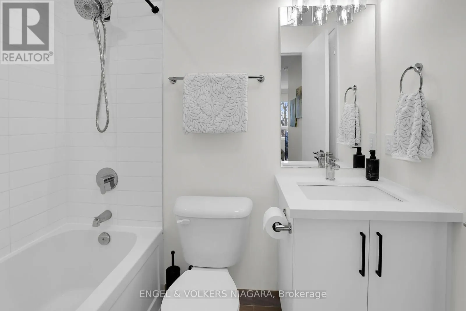 106 - 479 CHARLTON AVENUE E, #106