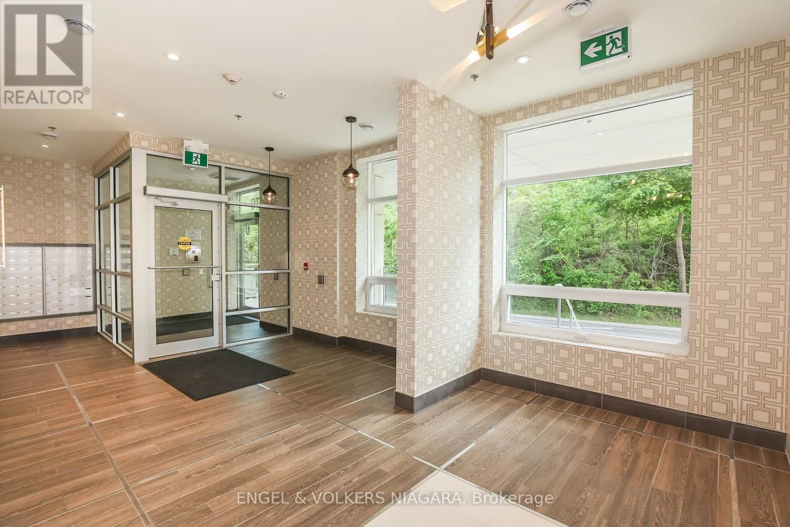 106 - 479 CHARLTON AVENUE E, #106