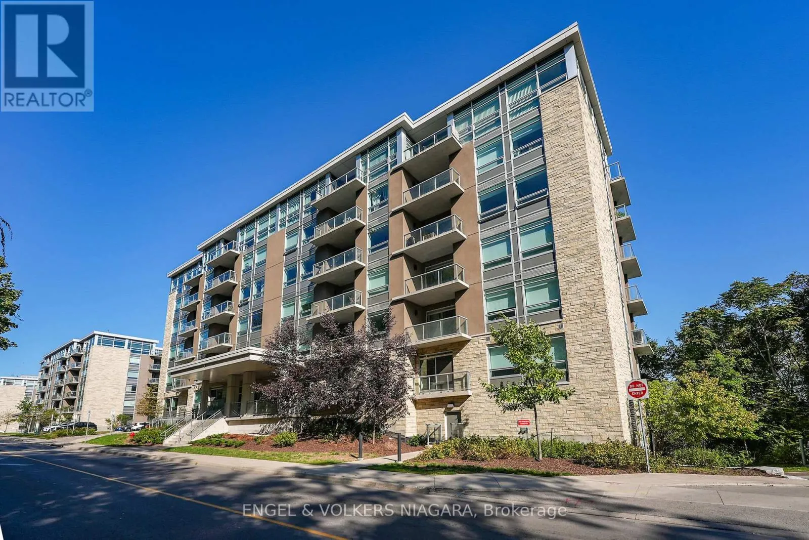106 - 479 CHARLTON AVENUE E, #106
