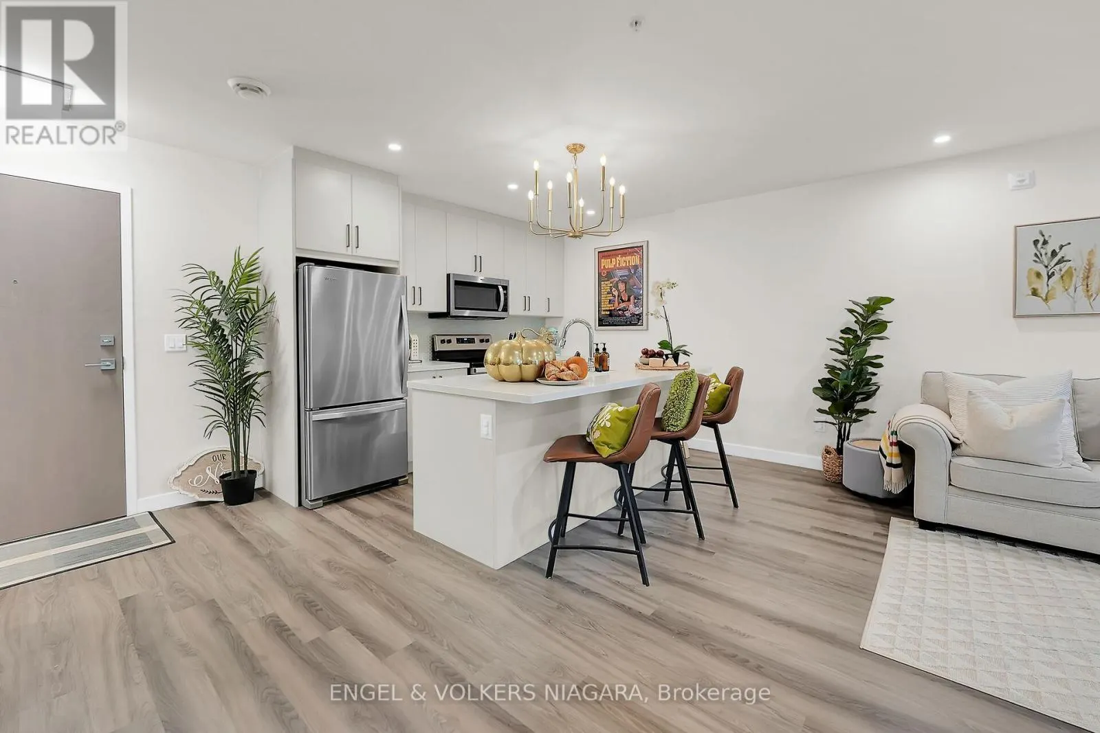 106 - 479 CHARLTON AVENUE E, #106