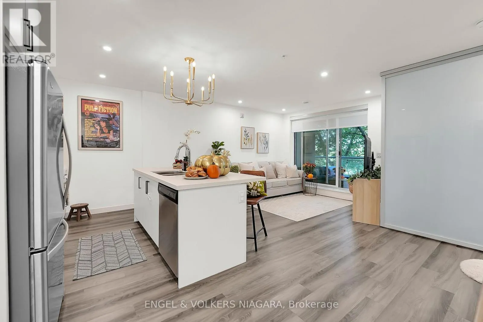 106 - 479 CHARLTON AVENUE E, #106