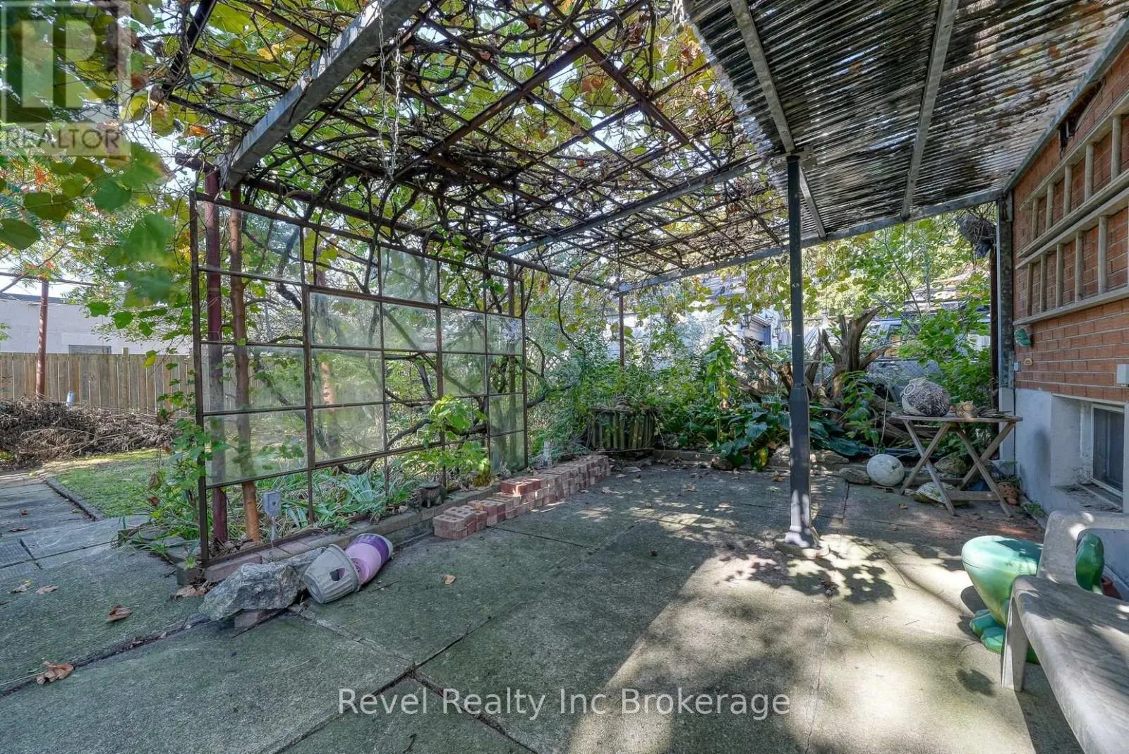 345 VANCOUVER STREET