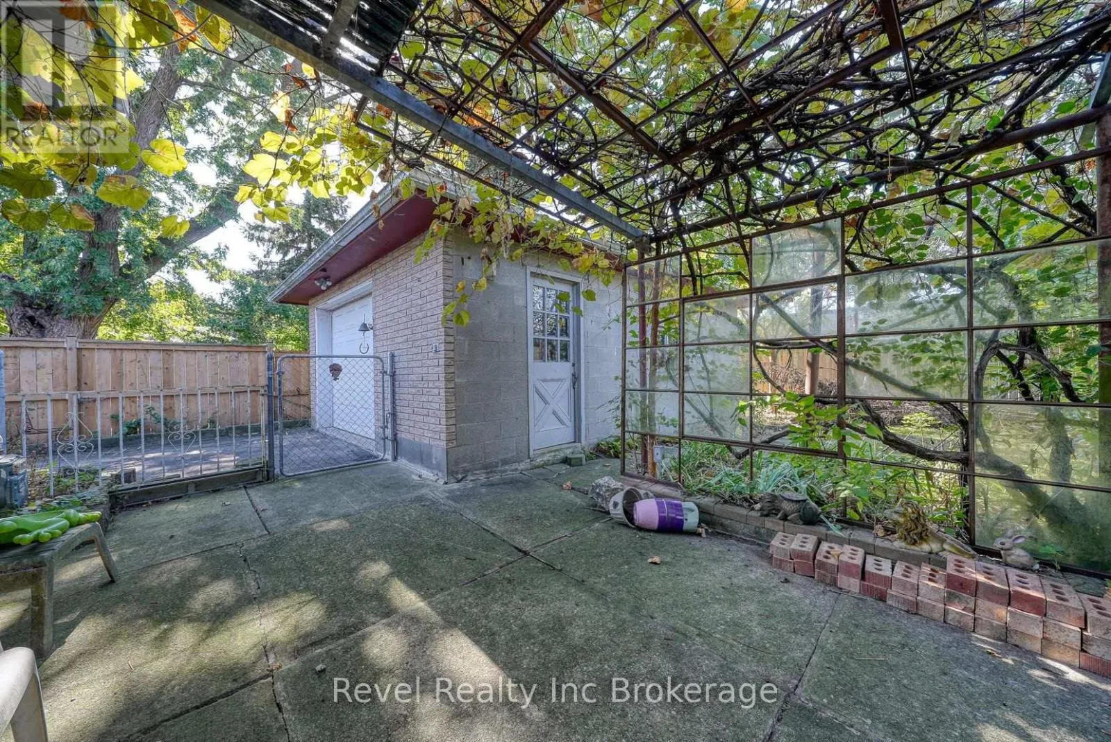 345 VANCOUVER STREET