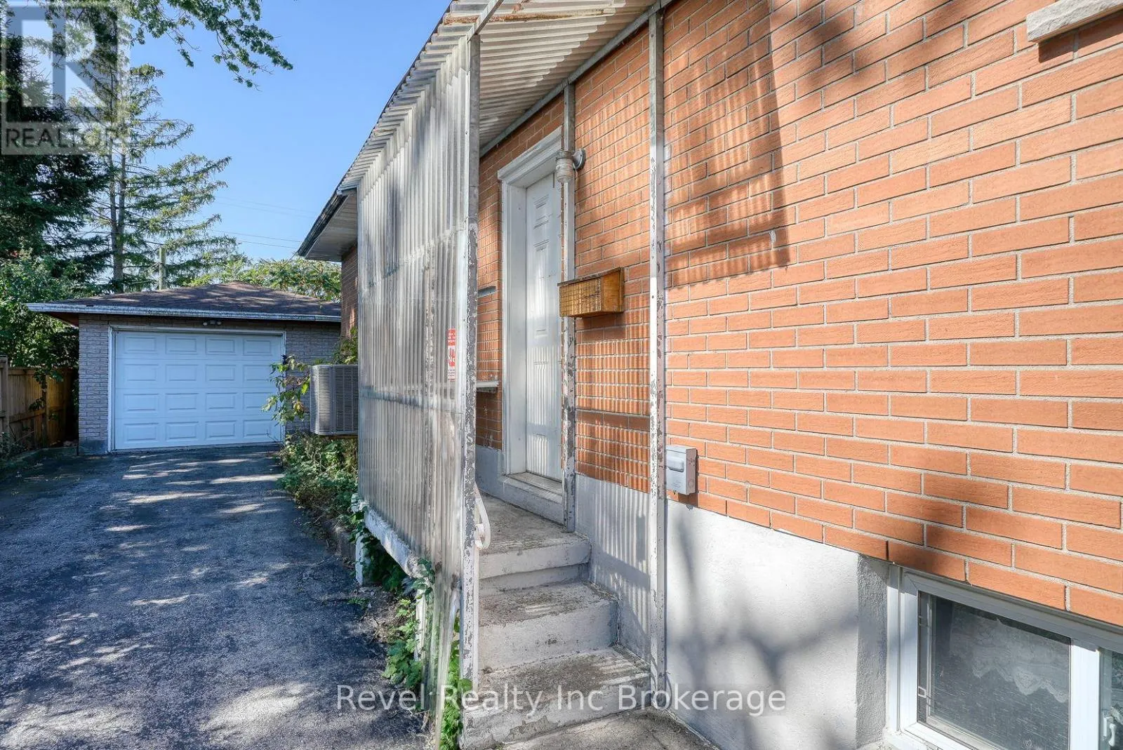 345 VANCOUVER STREET