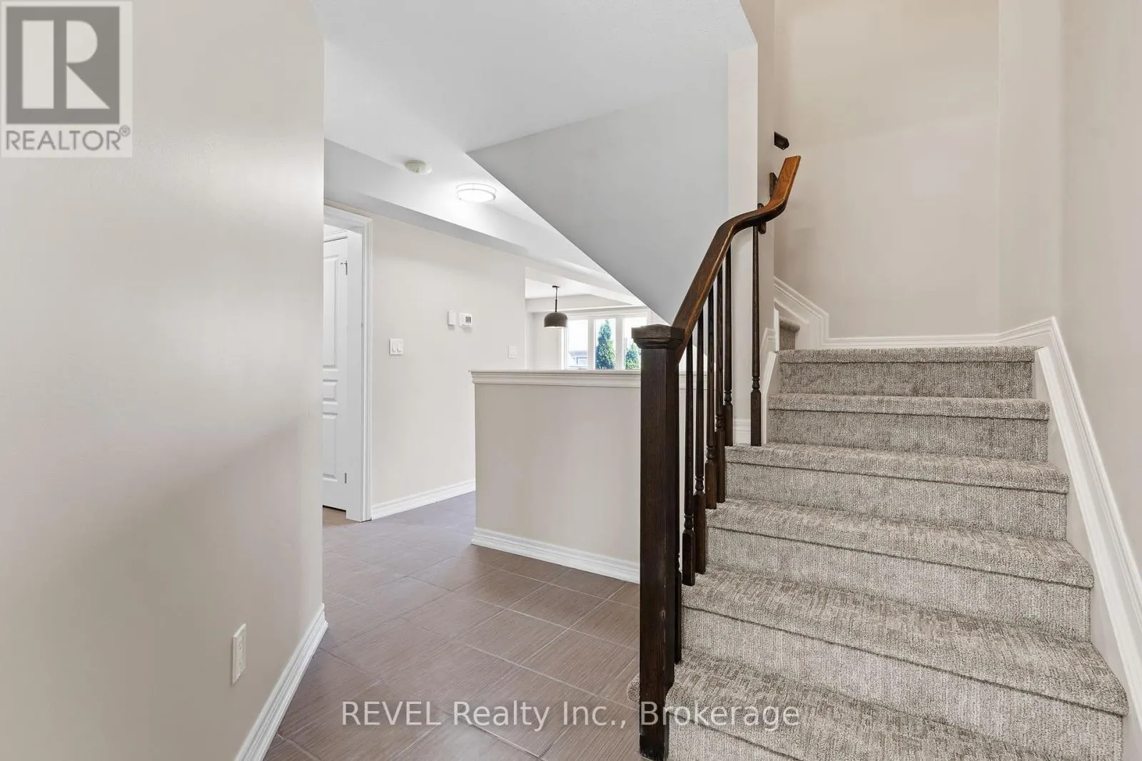 124 ROSELAWN CRESCENT