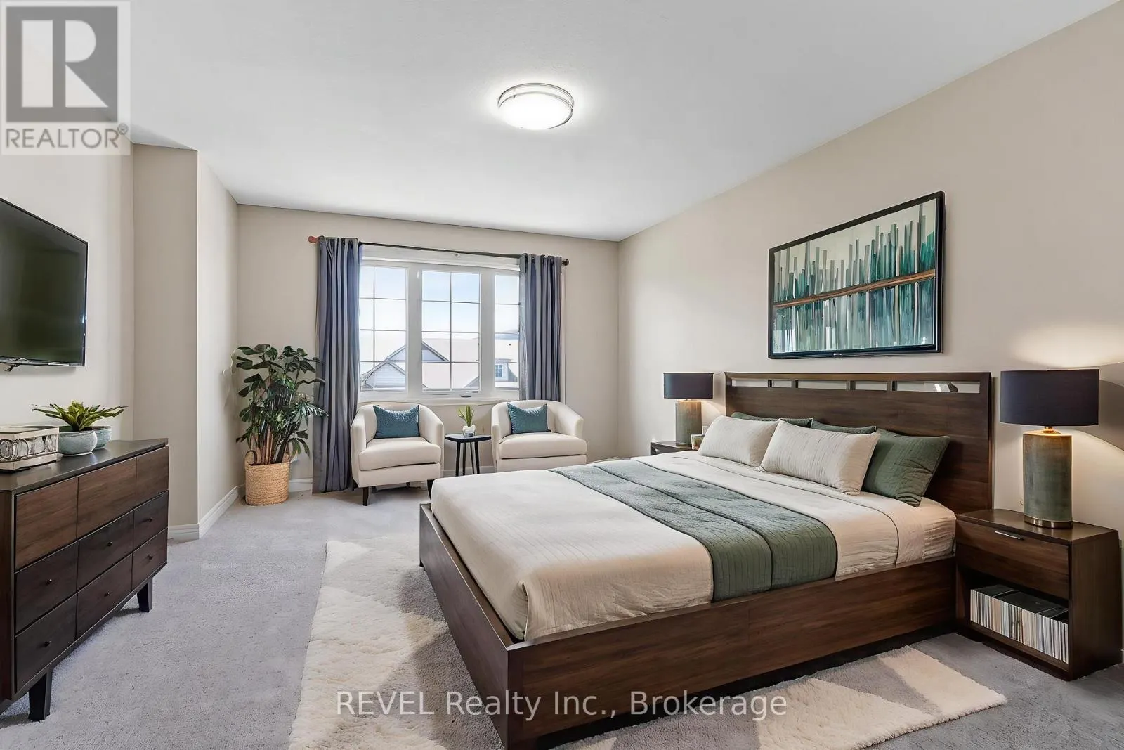 124 ROSELAWN CRESCENT