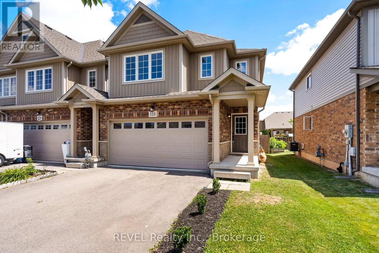124 ROSELAWN CRESCENT