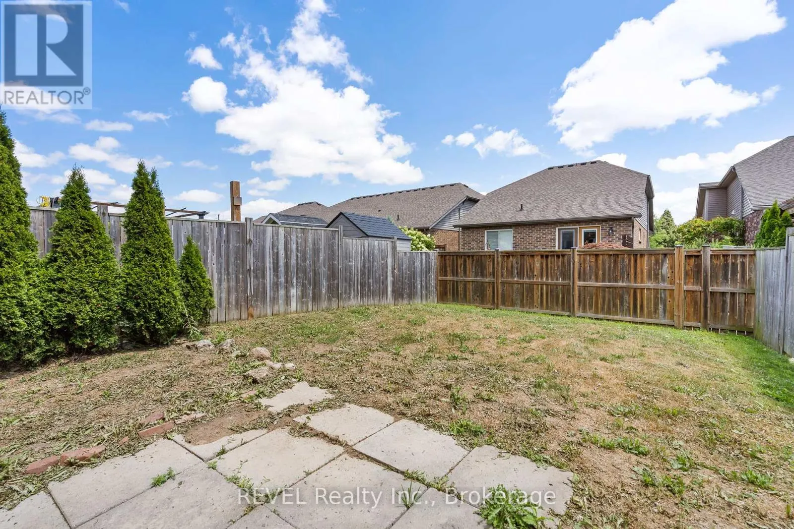 124 ROSELAWN CRESCENT