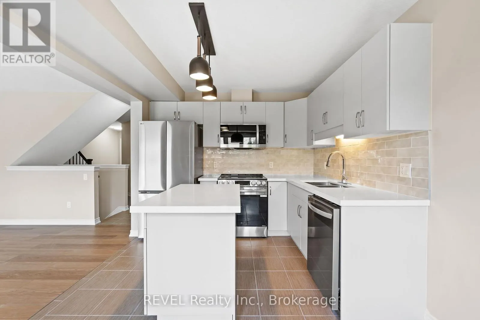 124 ROSELAWN CRESCENT