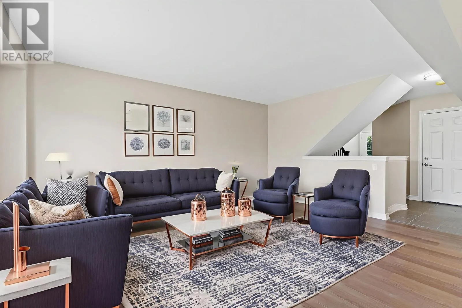 124 ROSELAWN CRESCENT