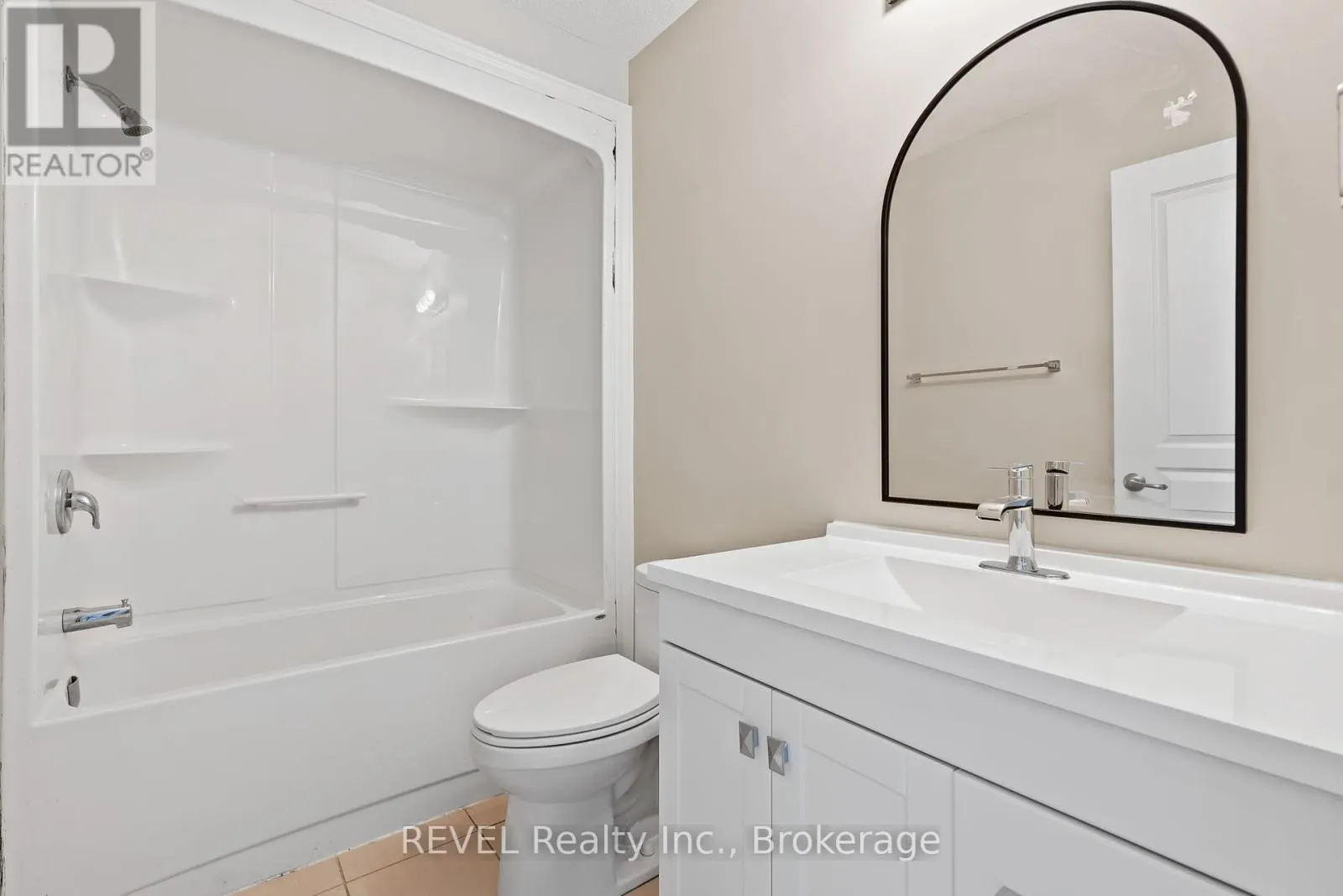 124 ROSELAWN CRESCENT