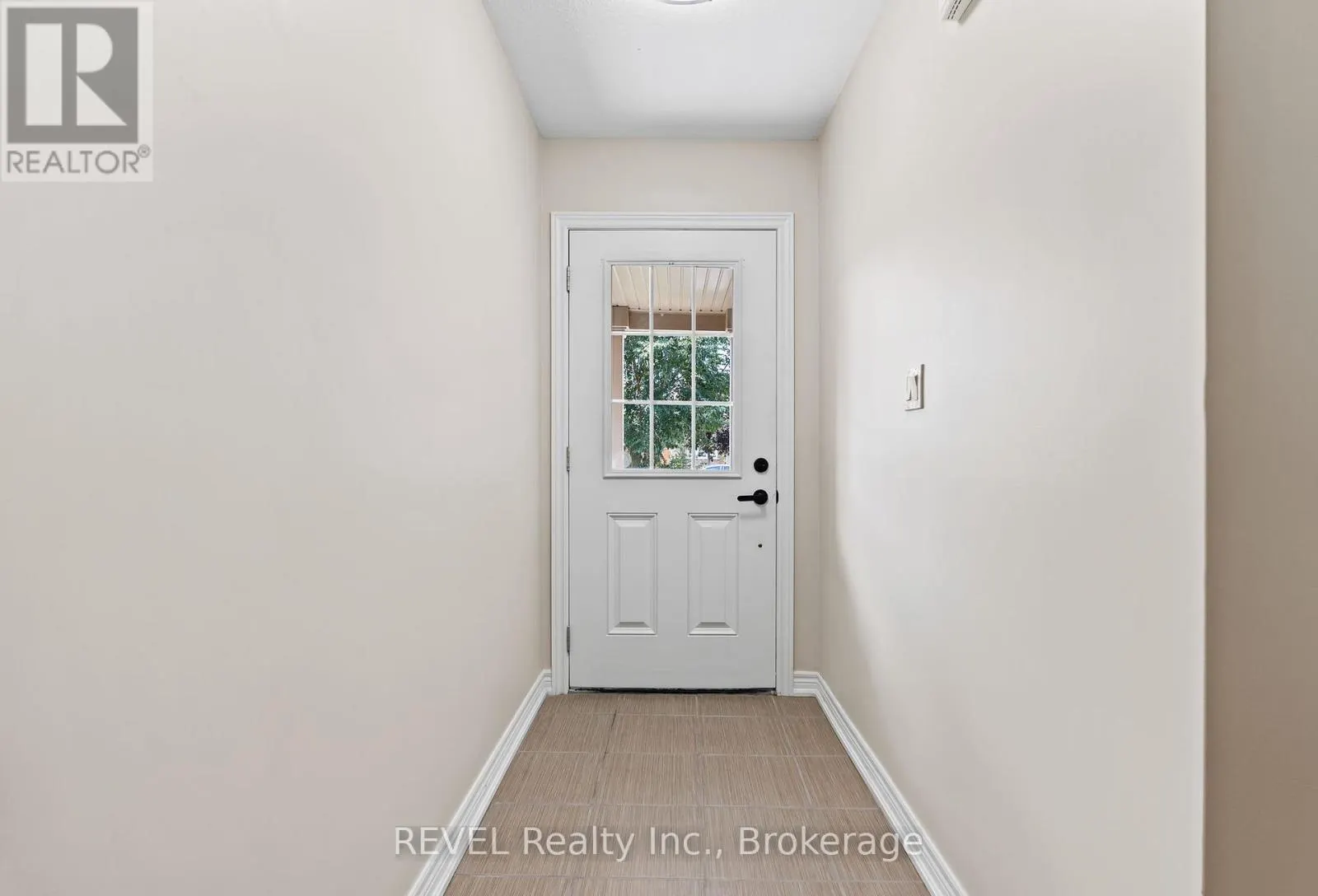 124 ROSELAWN CRESCENT