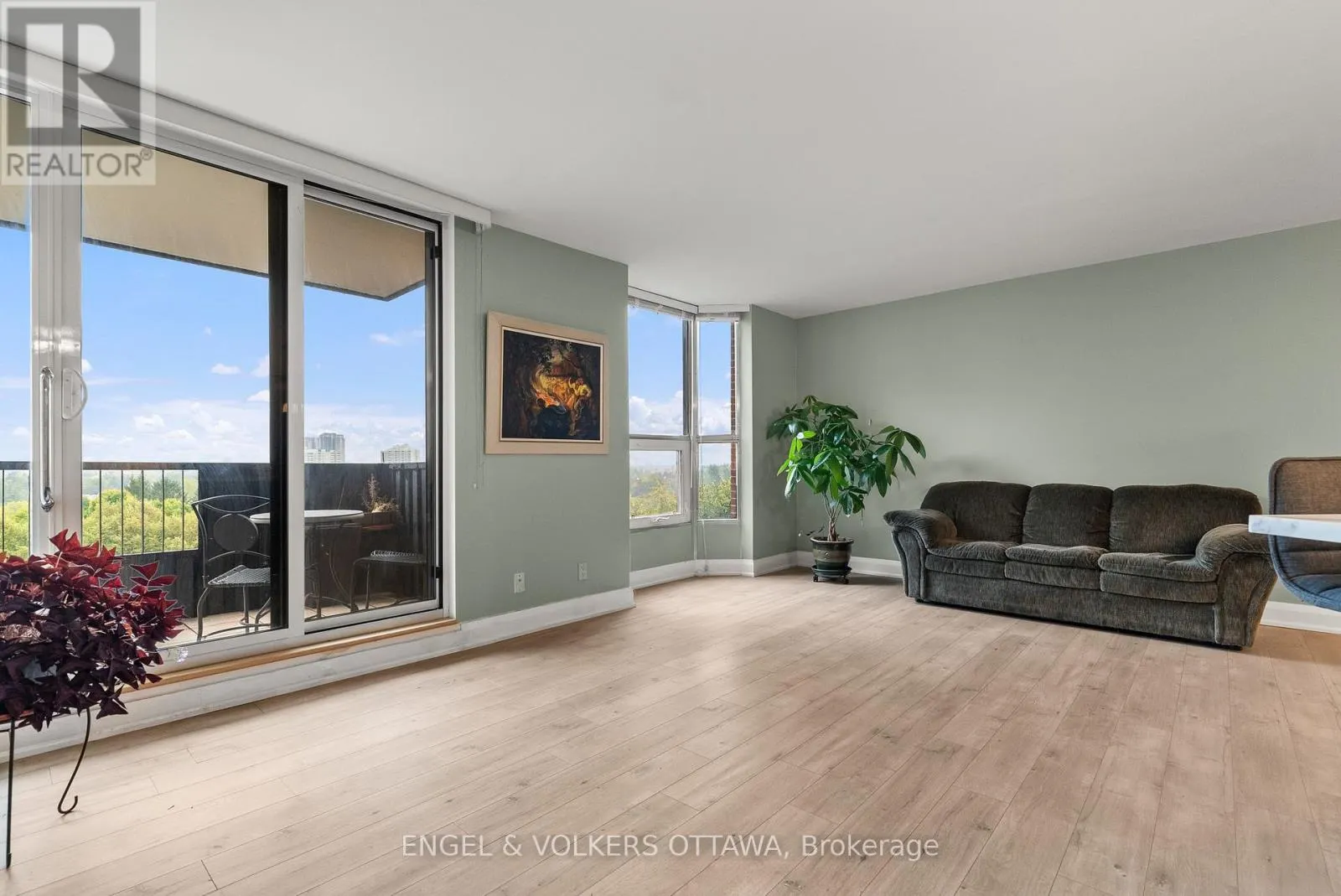 1006 - 2951 RIVERSIDE DRIVE