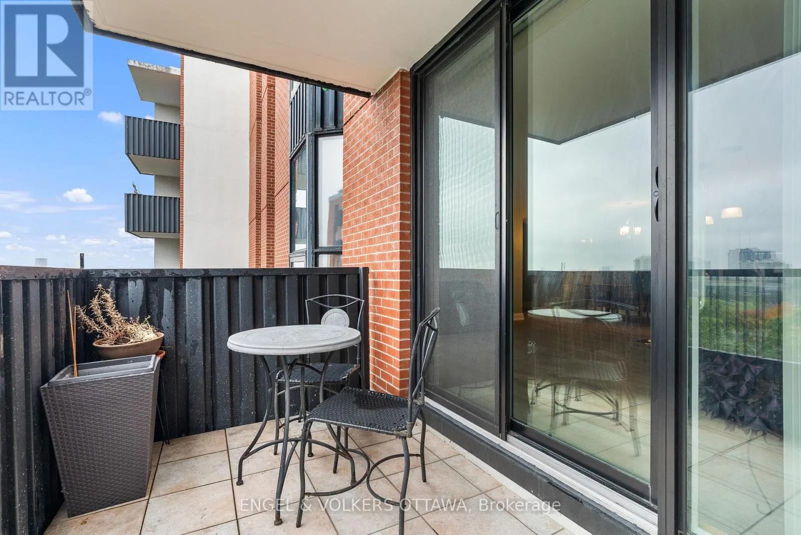 1006 - 2951 RIVERSIDE DRIVE