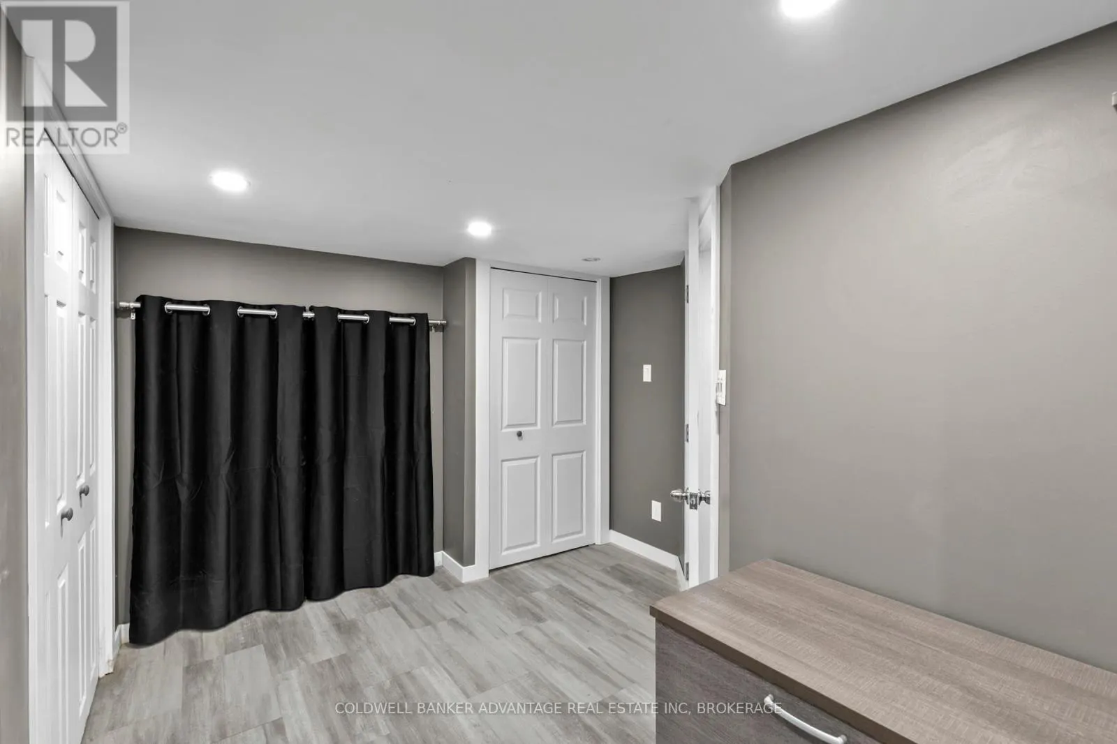 302 MAIN STREET E