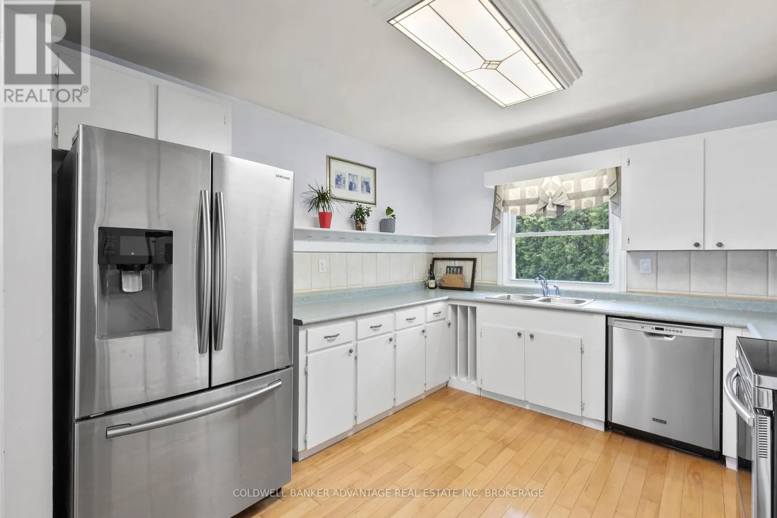 302 MAIN STREET E