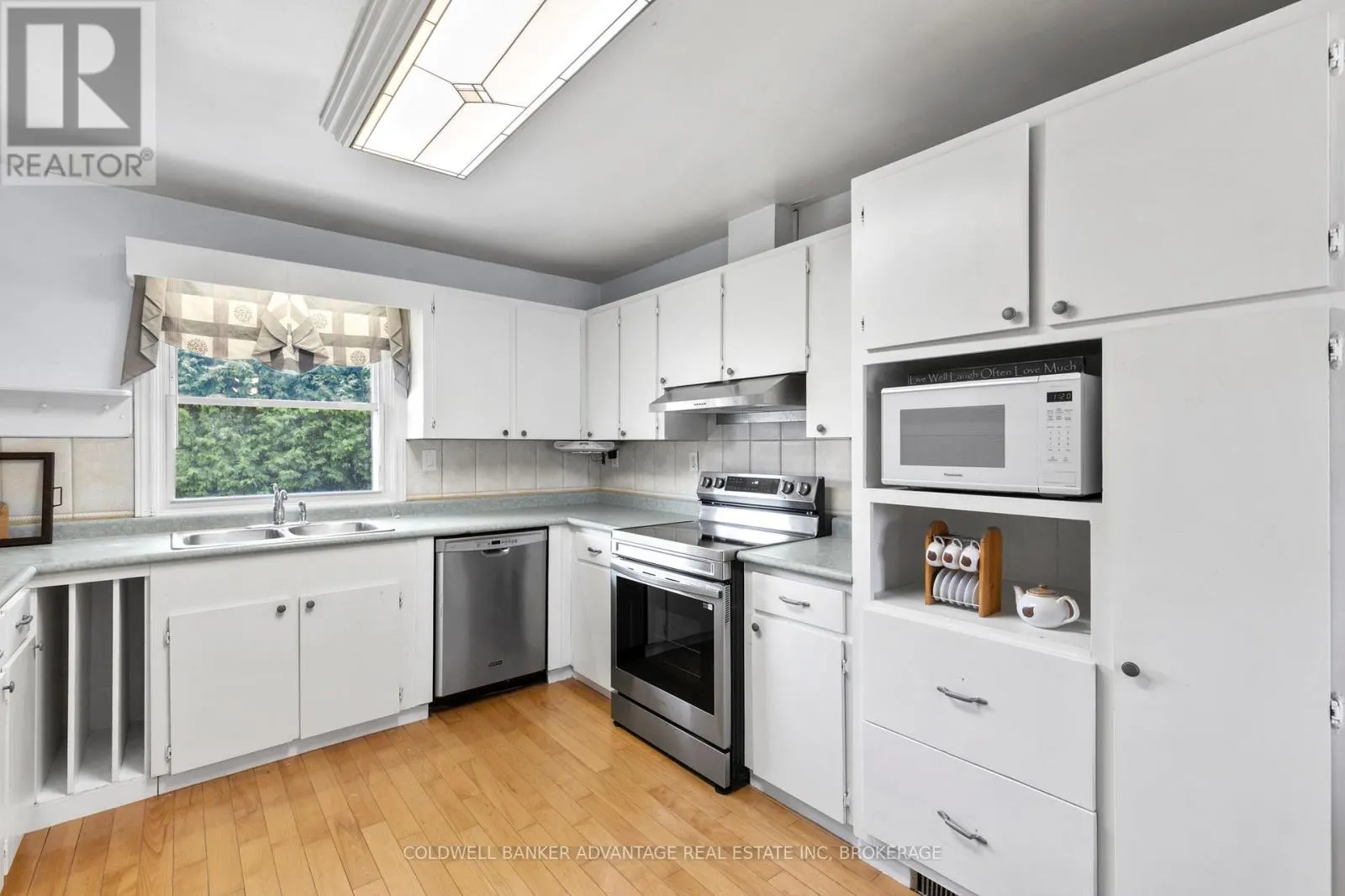 302 MAIN STREET E