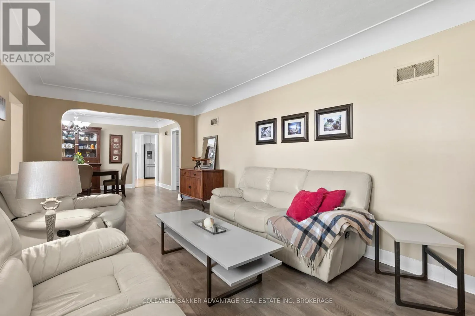 302 MAIN STREET E
