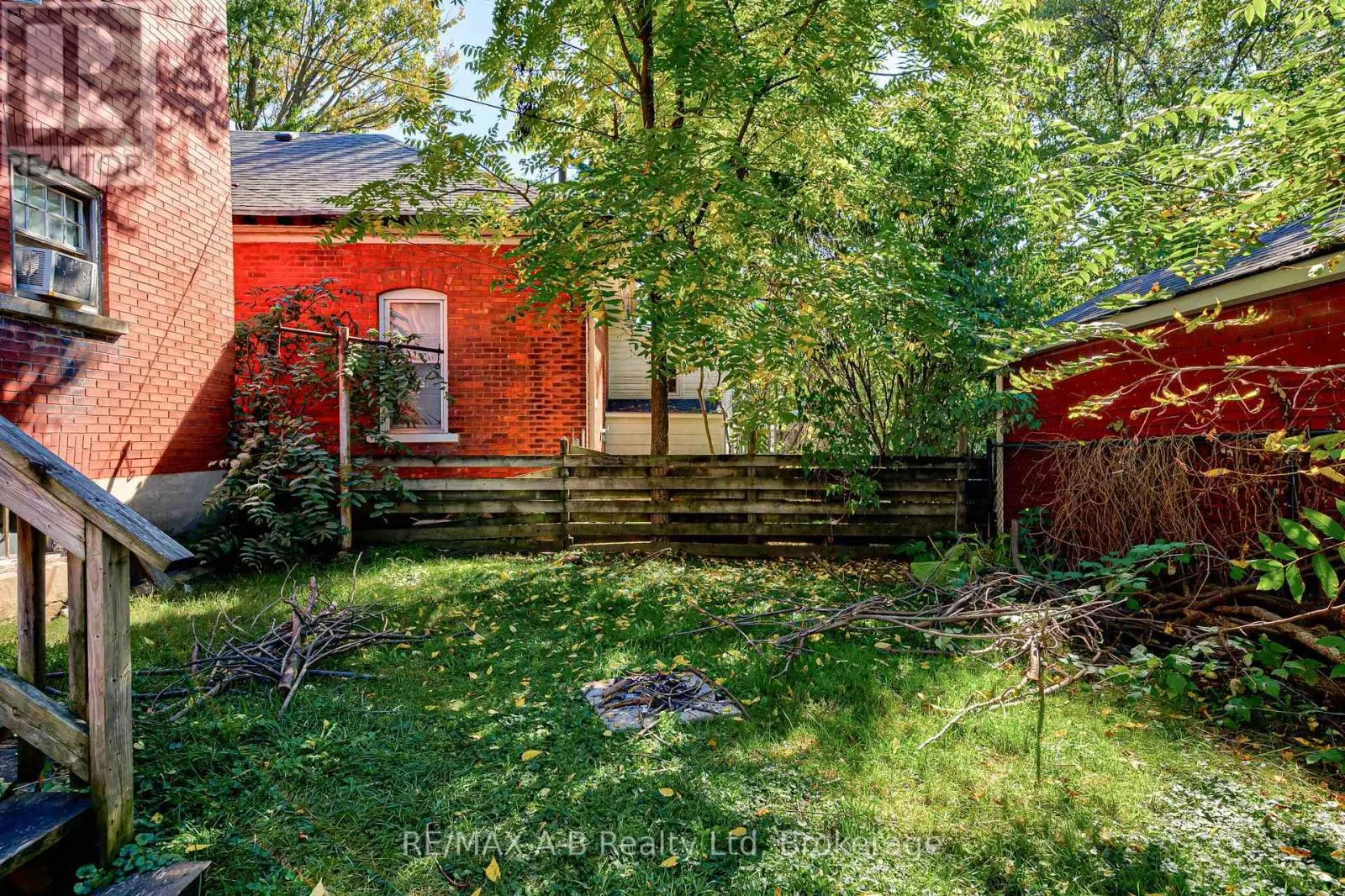 512 DOWNIE STREET