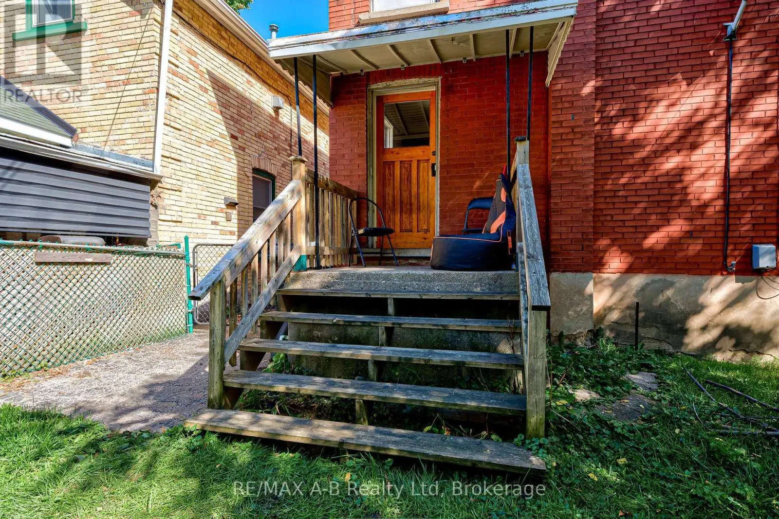 512 DOWNIE STREET