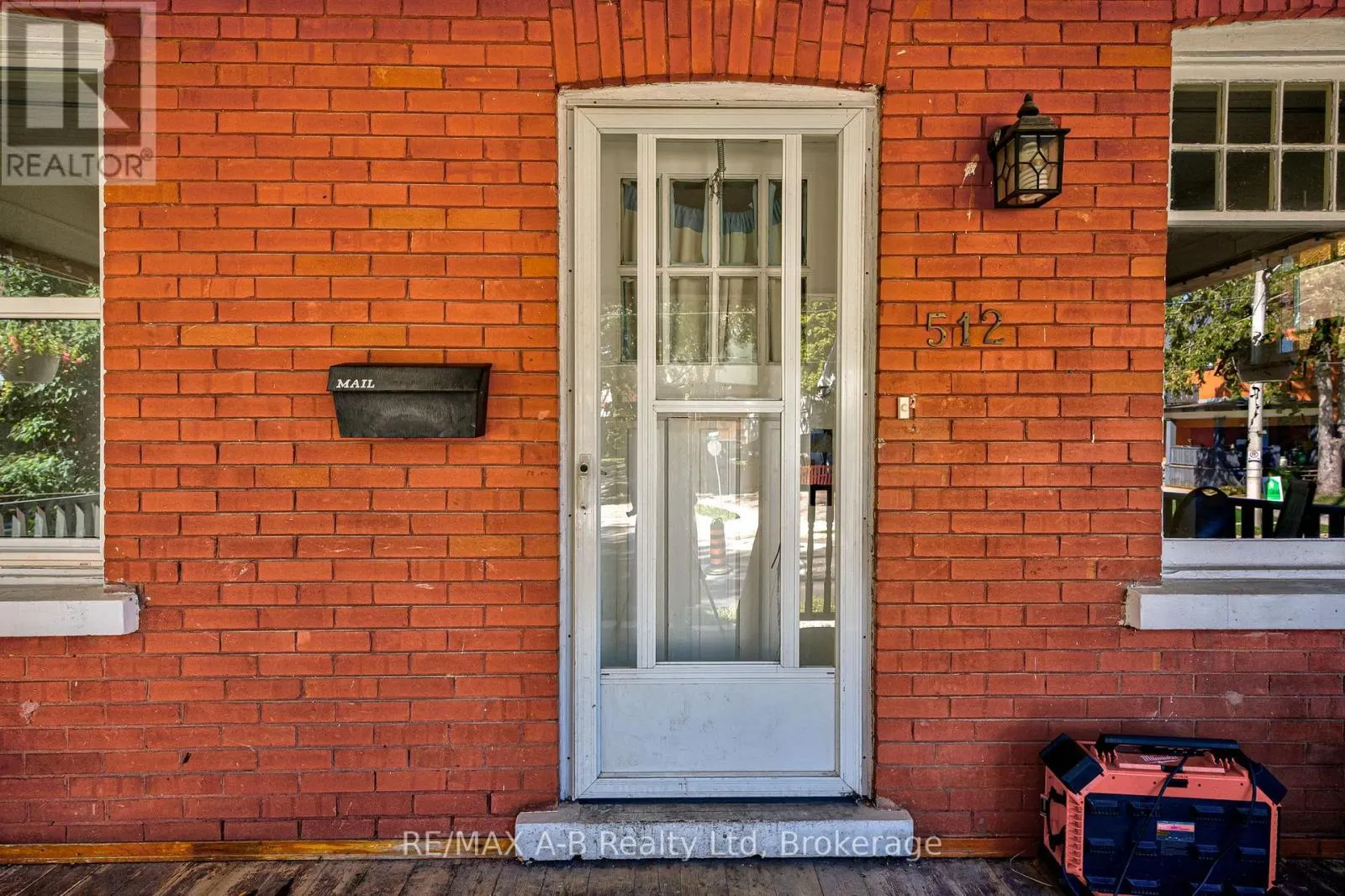 512 DOWNIE STREET