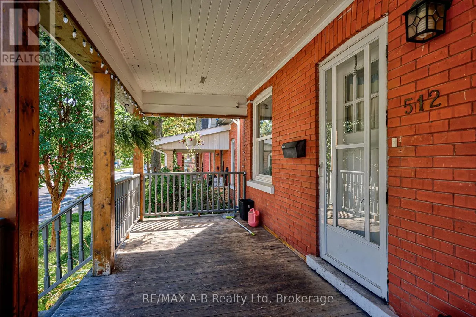 512 DOWNIE STREET