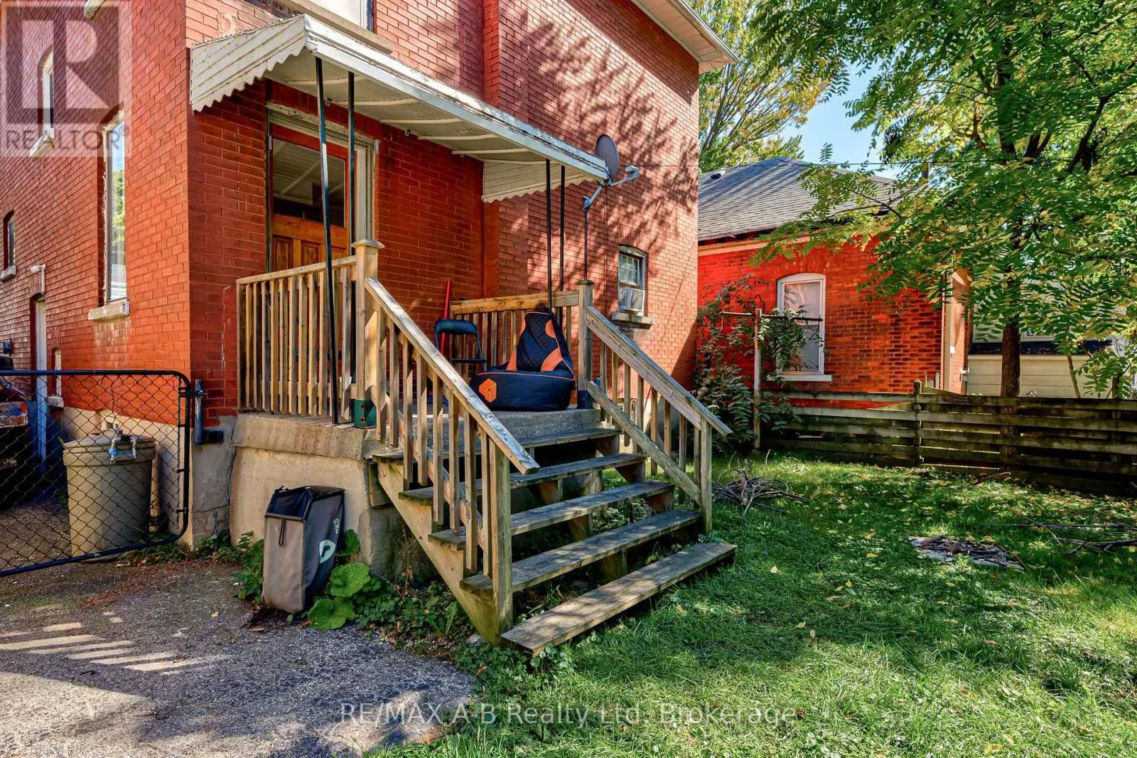 512 DOWNIE STREET