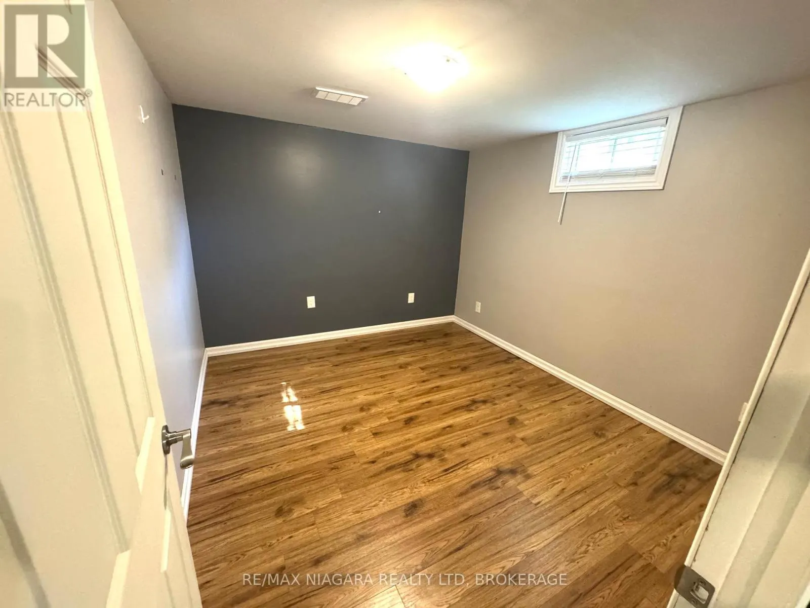 8 LAKEHURST DRIVE