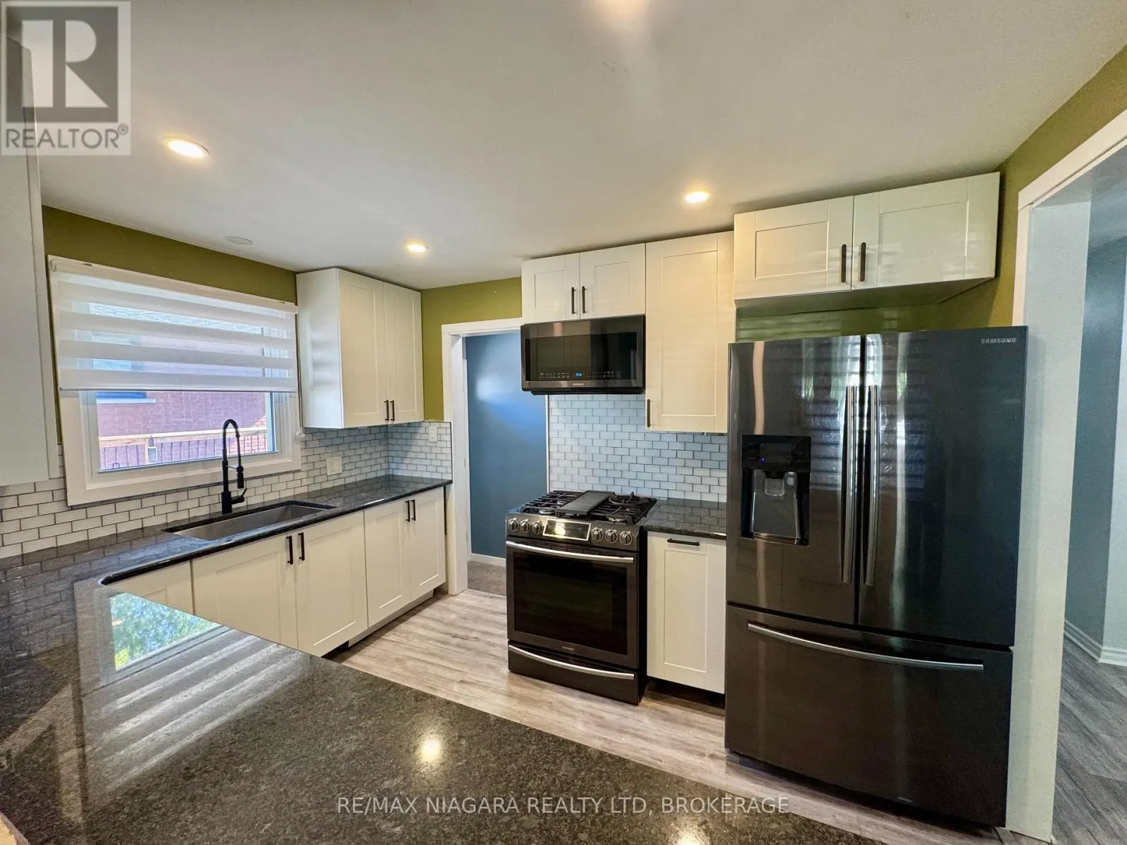 8 LAKEHURST DRIVE