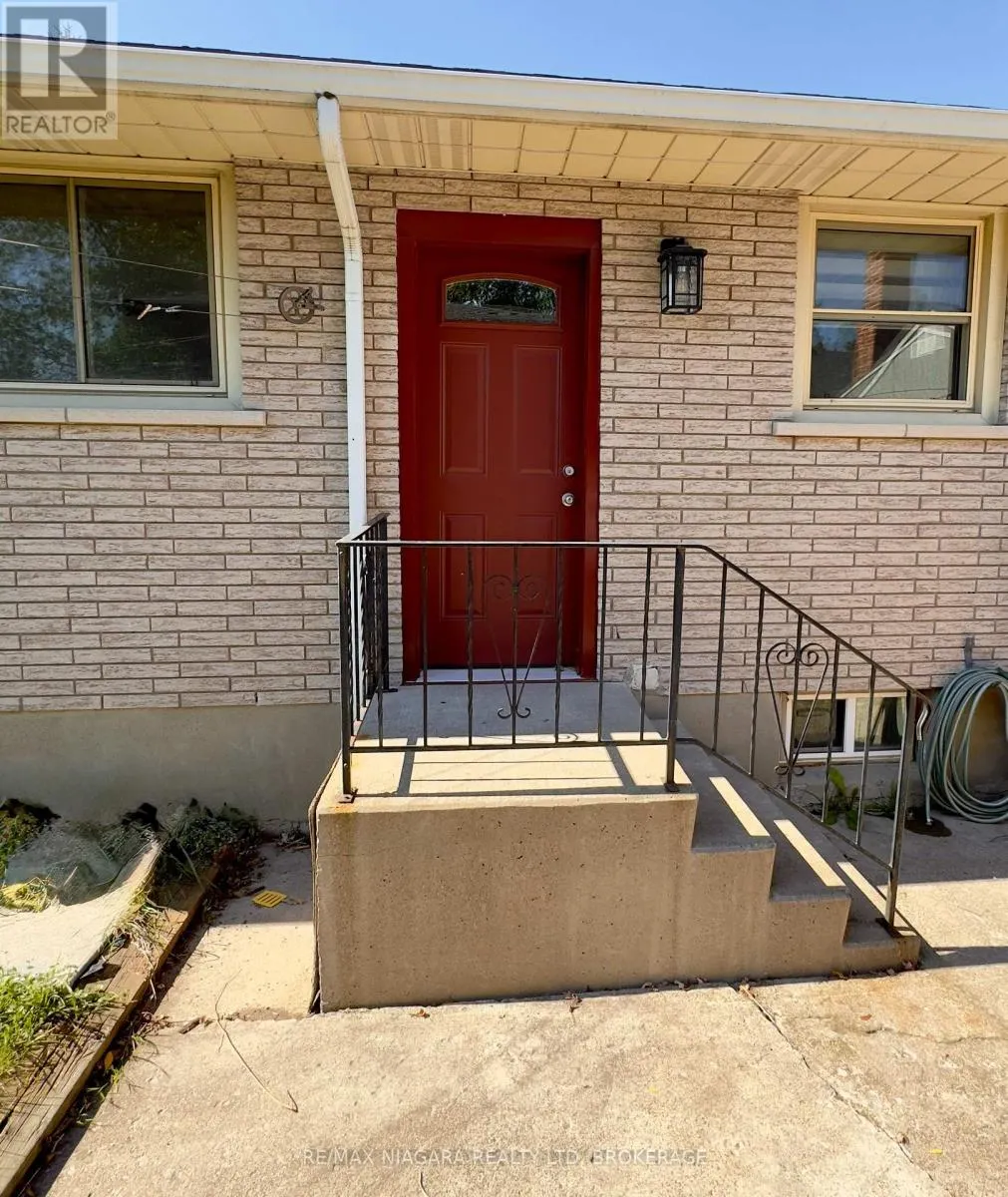 8 LAKEHURST DRIVE