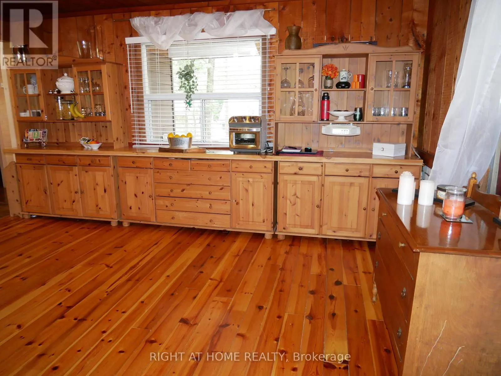 1130 TOWERING OAKS TRAIL W