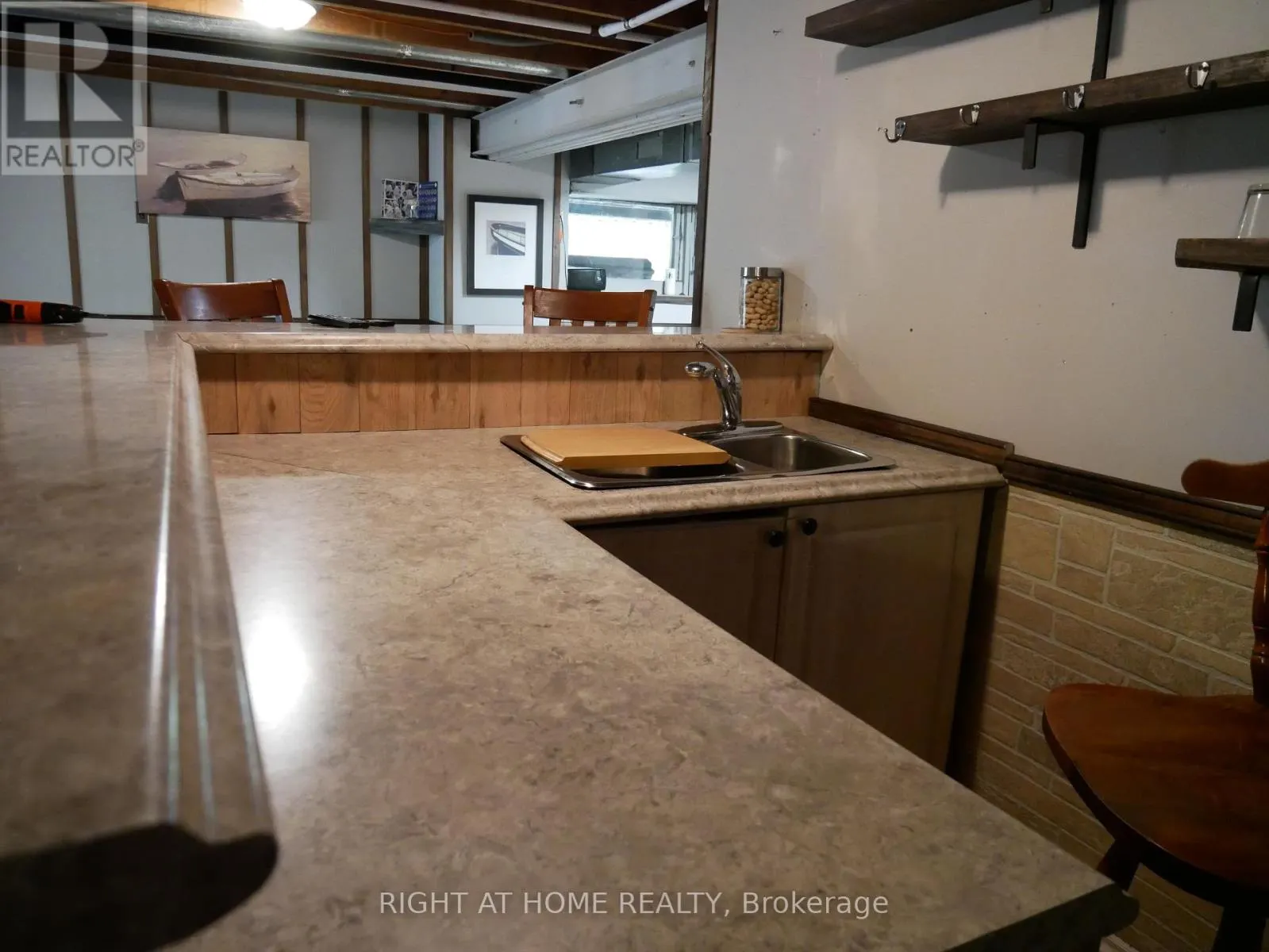 1130 TOWERING OAKS TRAIL W