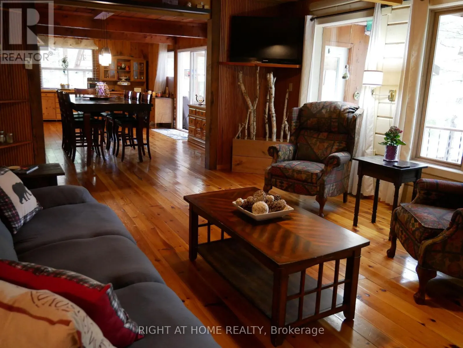1130 TOWERING OAKS TRAIL W