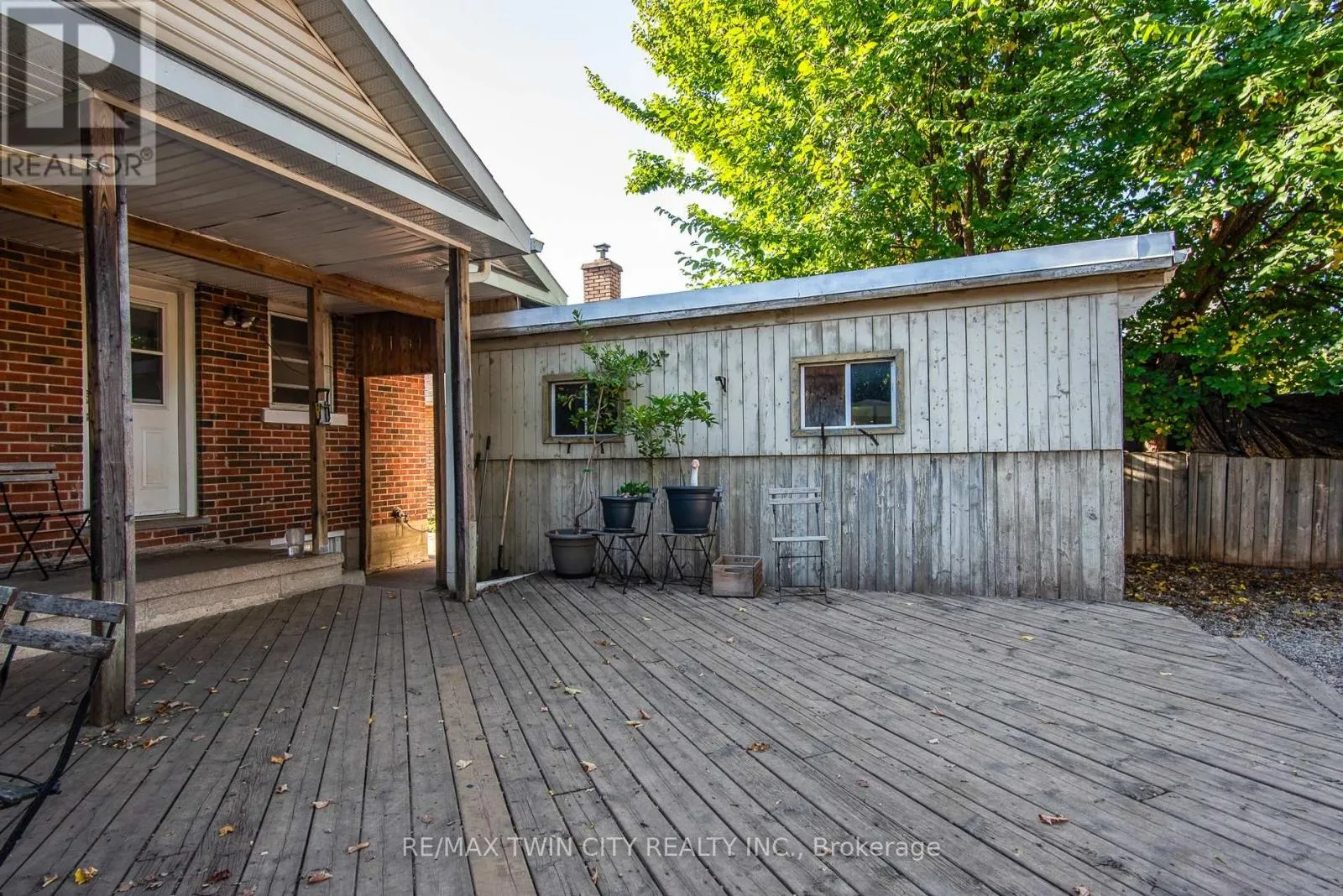 186 HIGHLAND ROAD E
