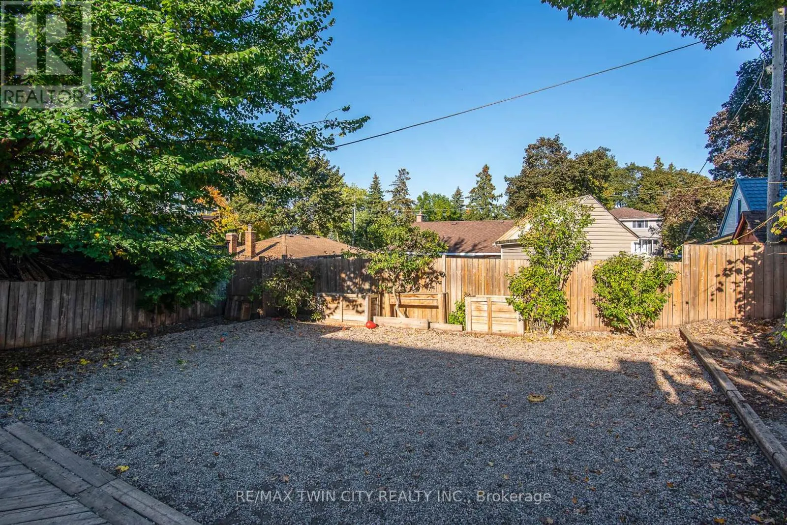 186 HIGHLAND ROAD E