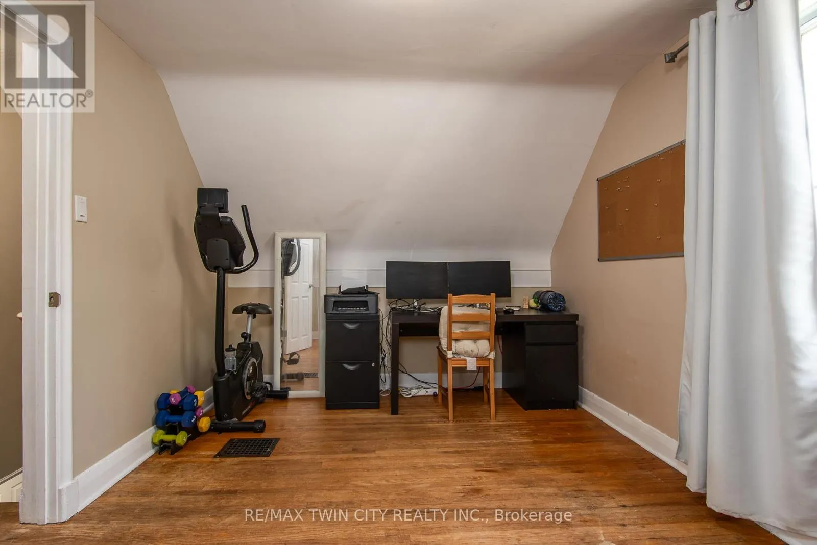 186 HIGHLAND ROAD E