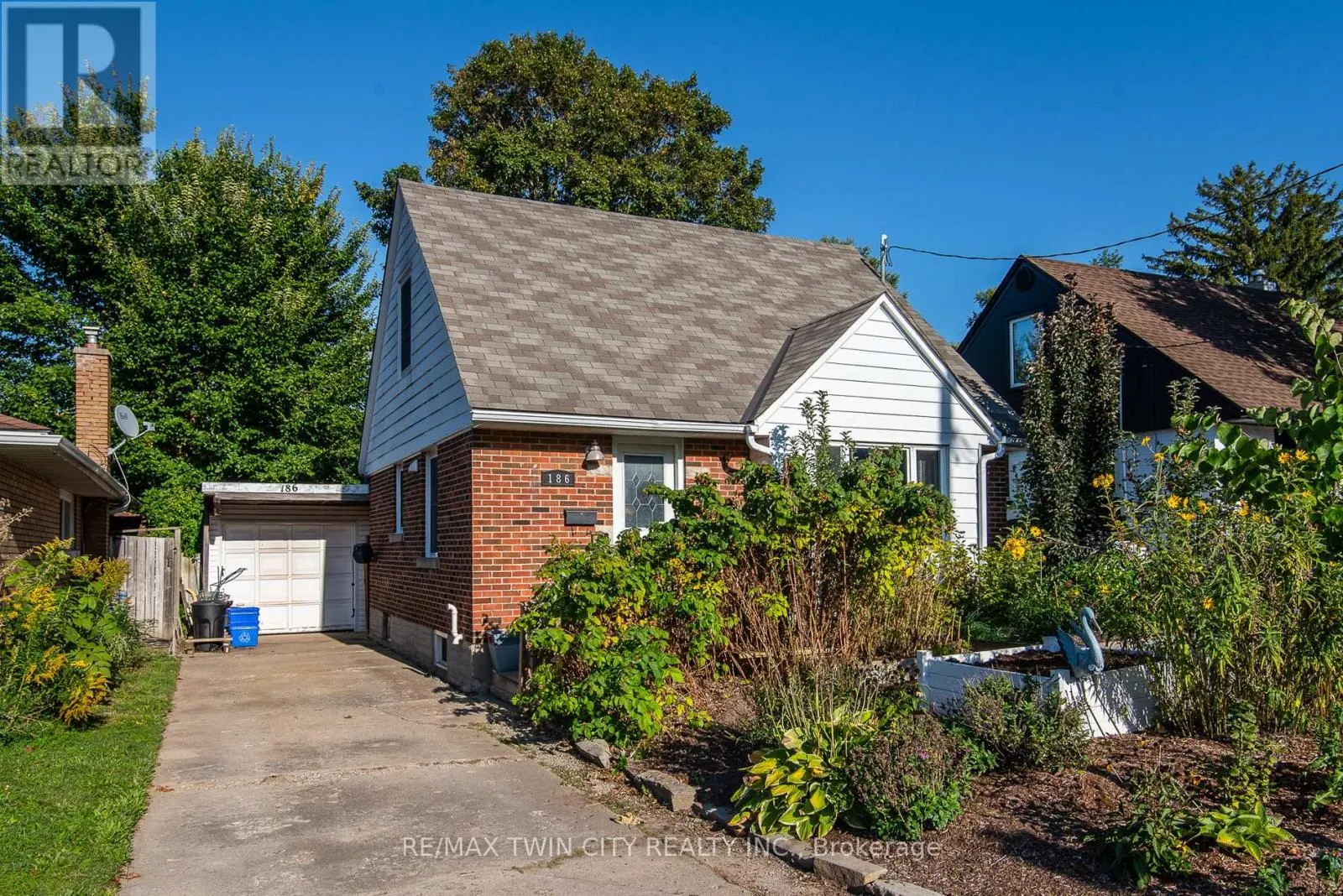 186 HIGHLAND ROAD E