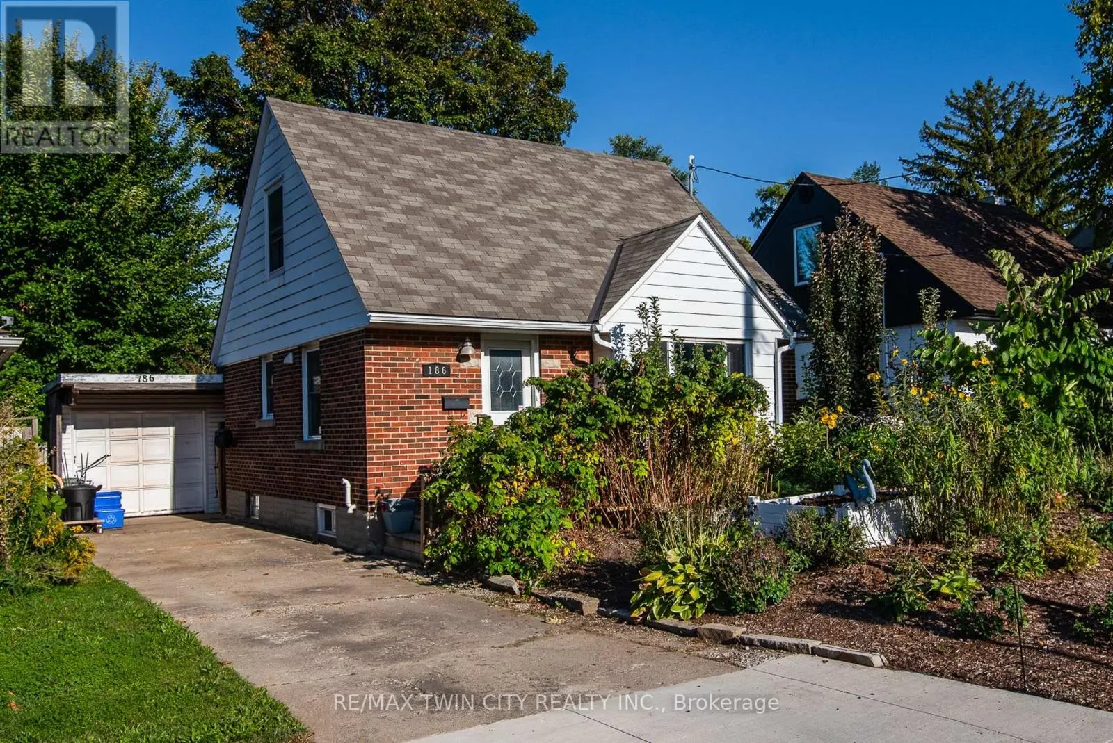 186 HIGHLAND ROAD E
